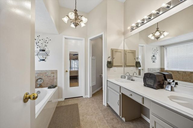 2210 Lady Leslie Lane, Pearland, TX 77581