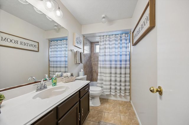 2210 Lady Leslie Lane, Pearland, TX 77581