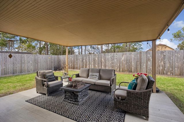 2210 Lady Leslie Lane, Pearland, TX 77581