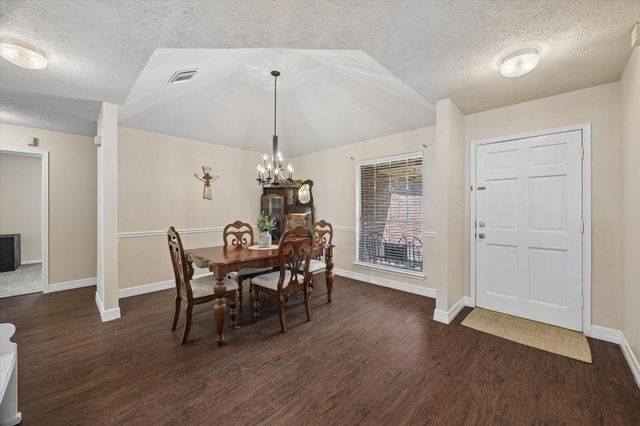 2210 Lady Leslie Lane, Pearland, TX 77581