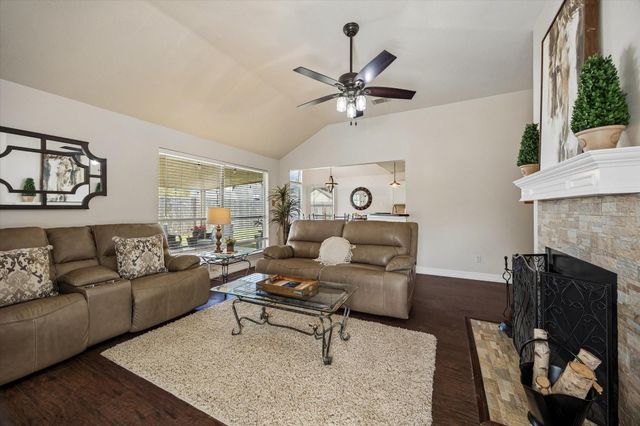 2210 Lady Leslie Lane, Pearland, TX 77581