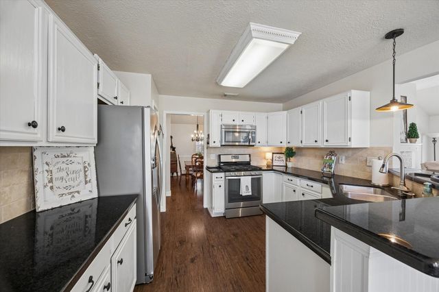 2210 Lady Leslie Lane, Pearland, TX 77581