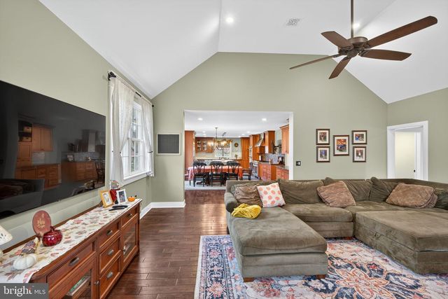 813 PLYMOUTH RD, Gwynedd Valley, PA 19437