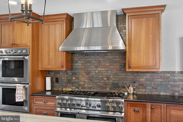 813 PLYMOUTH RD, Gwynedd Valley, PA 19437