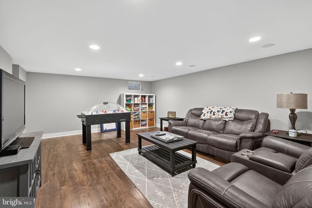 813 PLYMOUTH RD, Gwynedd Valley, PA 19437