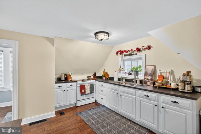 813 PLYMOUTH RD, Gwynedd Valley, PA 19437