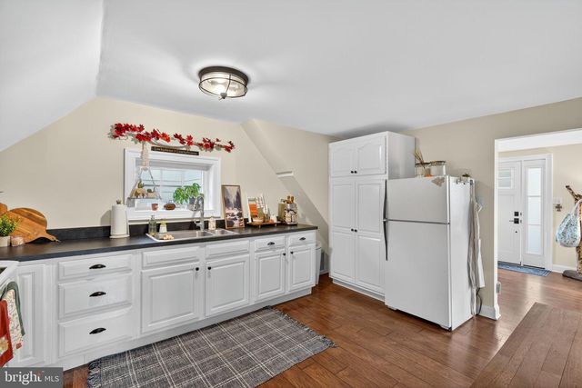 813 PLYMOUTH RD, Gwynedd Valley, PA 19437