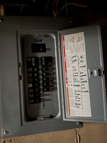 1642 Gilman Street, Garden City, MI 48135