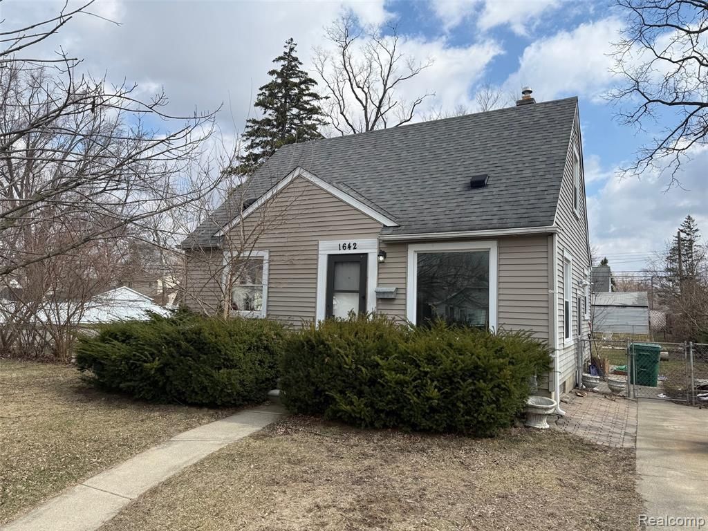 1642 Gilman Street, Garden City, MI 48135