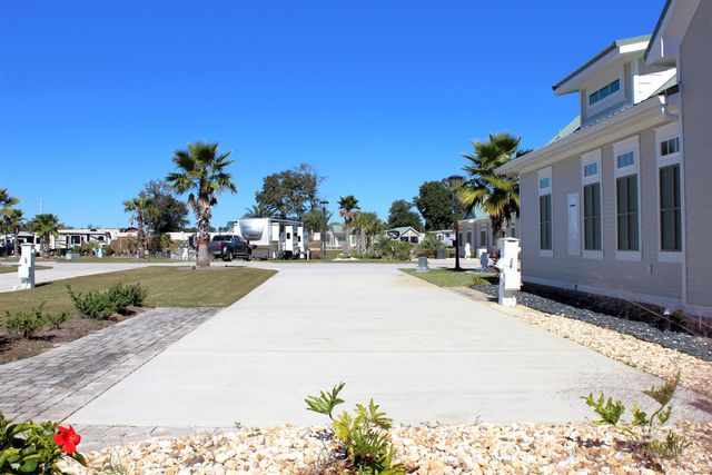 28152 Migratory Way, Elberta, AL 36530