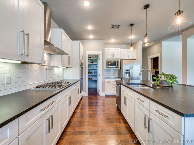 19397 S Quail Run Court, Claremore, OK 74017