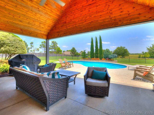 19397 S Quail Run Court, Claremore, OK 74017