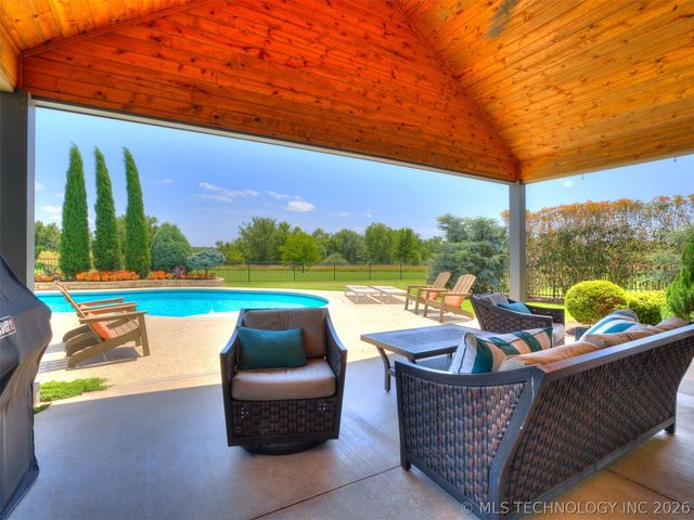 19397 S Quail Run Court, Claremore, OK 74017