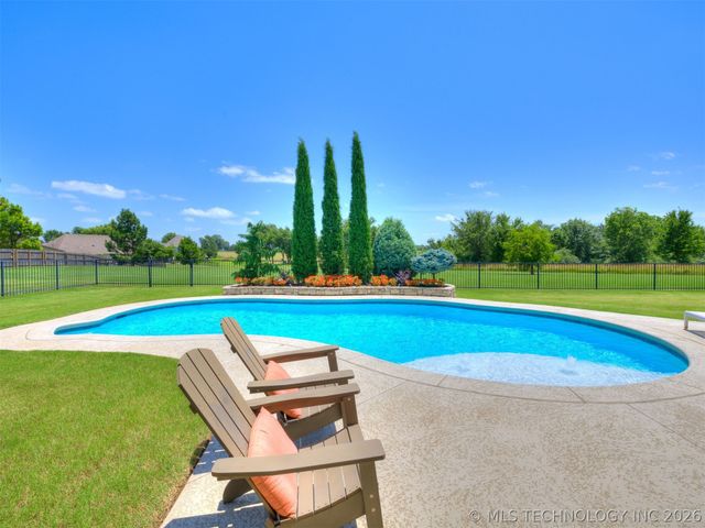 19397 S Quail Run Court, Claremore, OK 74017