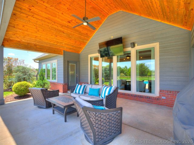 19397 S Quail Run Court, Claremore, OK 74017