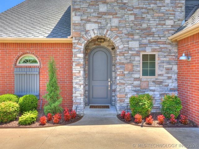 19397 S Quail Run Court, Claremore, OK 74017