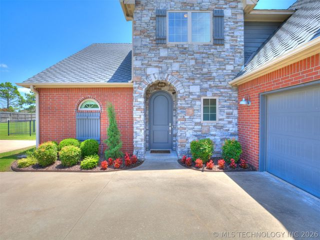19397 S Quail Run Court, Claremore, OK 74017