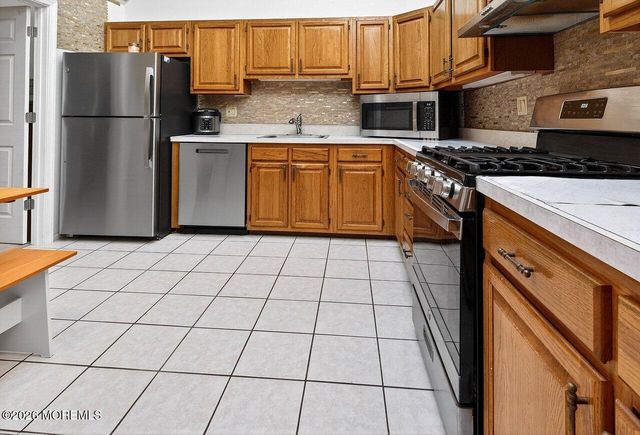 204 Deanne Drive, Lakewood, NJ 08701