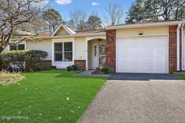 204 Deanne Drive, Lakewood, NJ 08701