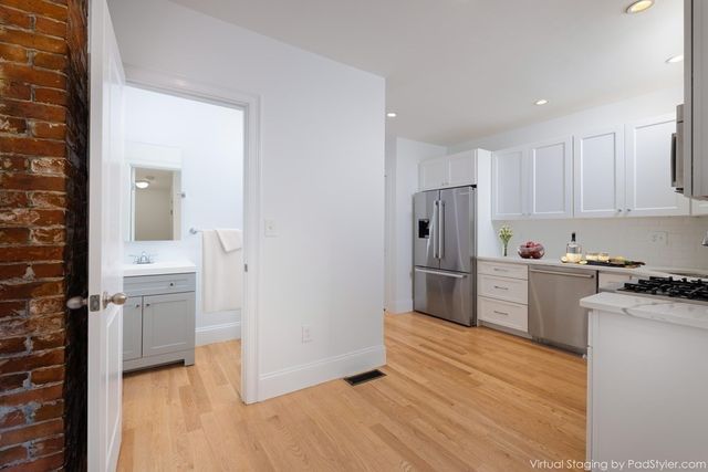 281 Gold 281, Boston, MA 02127