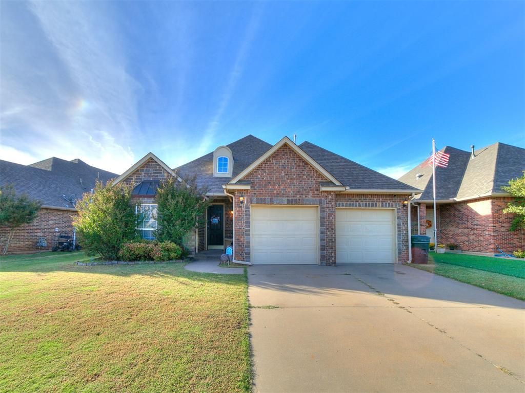 1009 Ashwood Lane, Moore, OK 73160
