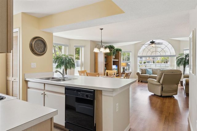 8707 KNIGHTSBRIDGE COURT B, Kissimmee, FL 34747