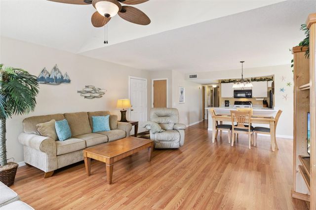 8707 KNIGHTSBRIDGE COURT B, Kissimmee, FL 34747