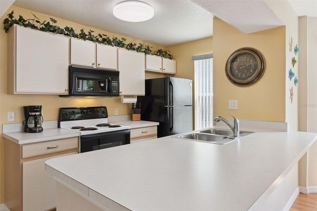 8707 KNIGHTSBRIDGE COURT B, Kissimmee, FL 34747