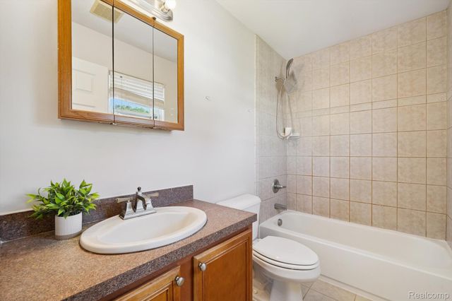 22191 Ridgedale Street, Oak Park, MI 48237