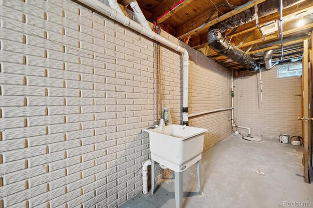 22191 Ridgedale Street, Oak Park, MI 48237