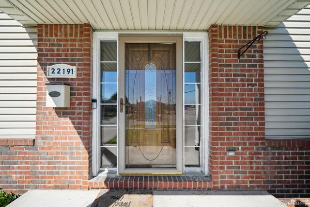 22191 Ridgedale Street, Oak Park, MI 48237