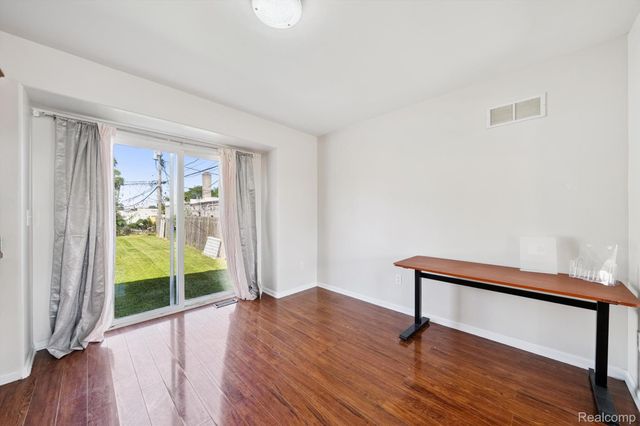 22191 Ridgedale Street, Oak Park, MI 48237