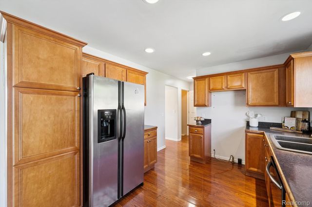 22191 Ridgedale Street, Oak Park, MI 48237