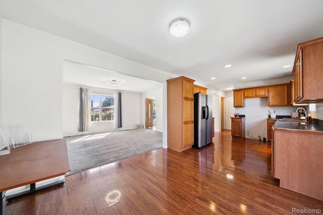 22191 Ridgedale Street, Oak Park, MI 48237