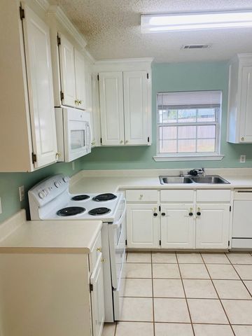 132 Cove, Dothan, AL 36305