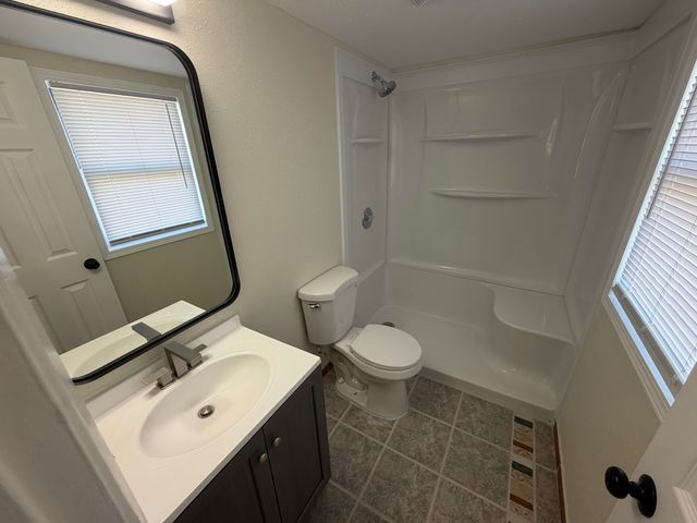 2415 E ALAN CIR, Columbia, MO 65202