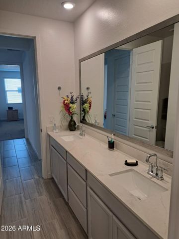 432 W TAMARACK Drive, San Tan Valley, AZ 85140