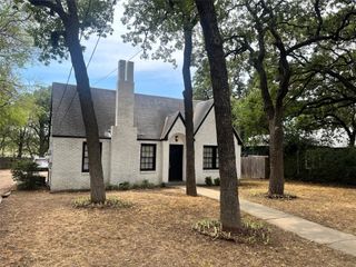 2107 W Oak Street, Denton, TX 76201