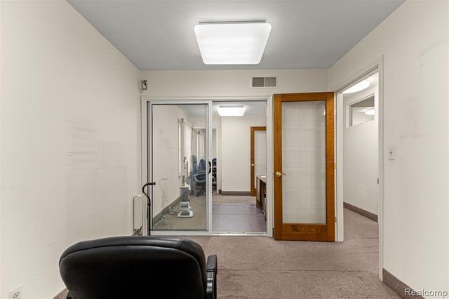 30401 Utica Road, Roseville, MI 48066