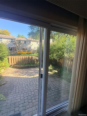 5784 Northfield Parkway, Troy, MI 48098
