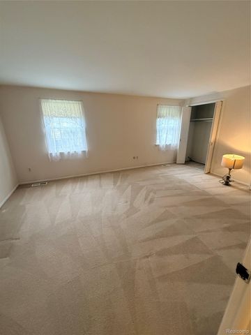 5784 Northfield Parkway, Troy, MI 48098