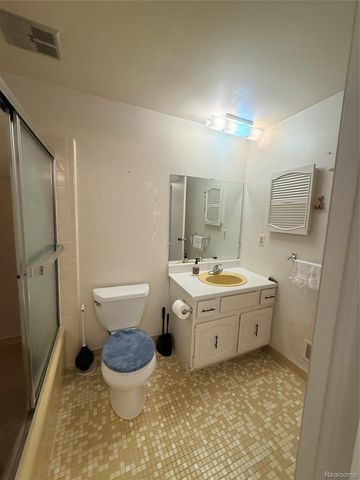 5784 Northfield Parkway, Troy, MI 48098