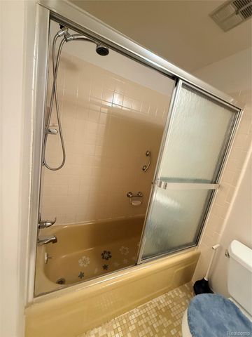 5784 Northfield Parkway, Troy, MI 48098