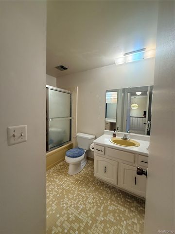 5784 Northfield Parkway, Troy, MI 48098