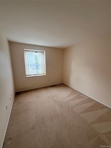 5784 Northfield Parkway, Troy, MI 48098