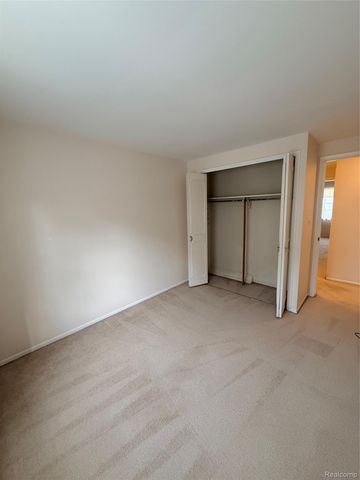 5784 Northfield Parkway, Troy, MI 48098