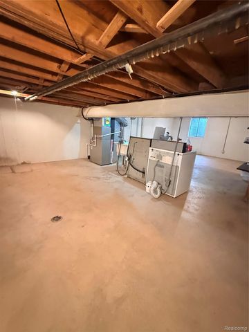 5784 Northfield Parkway, Troy, MI 48098