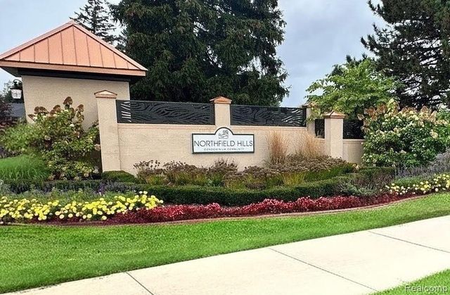 5784 Northfield Parkway, Troy, MI 48098