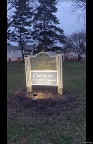 5784 Northfield Parkway, Troy, MI 48098