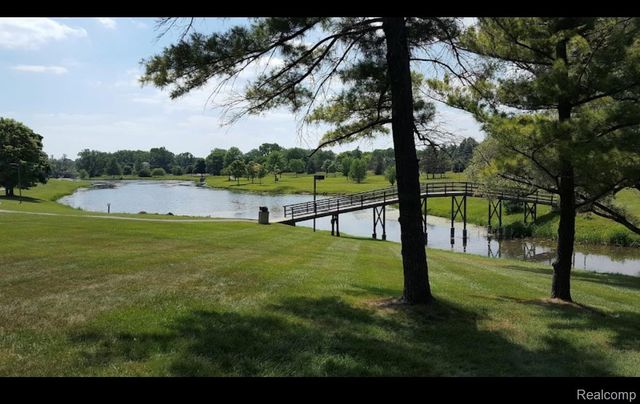 5784 Northfield Parkway, Troy, MI 48098